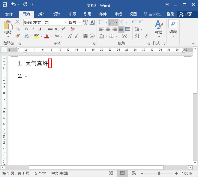 将鼠标移动到第一段文字后，然后按回车键